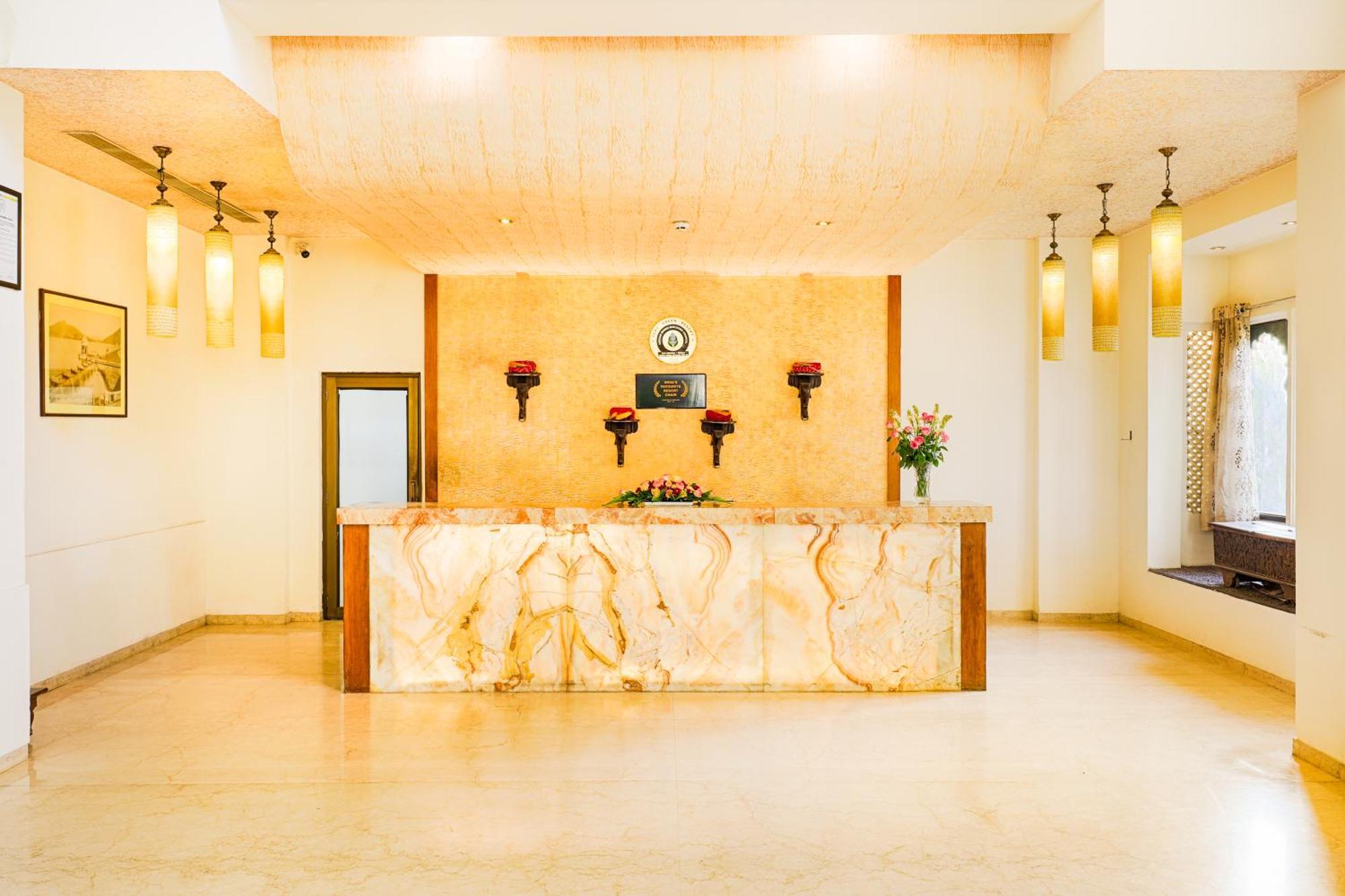 Club Mahindra Udaipur Hotel Exterior foto